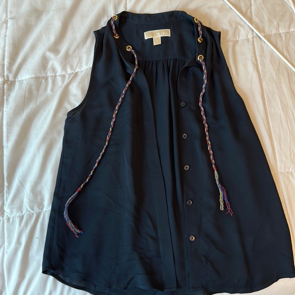 Michael Kors light sleeveless blouse M